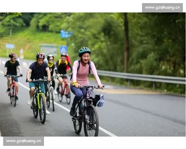 激情四溢的赛道争锋 骑行者们挑战极限突破自我奋勇争先